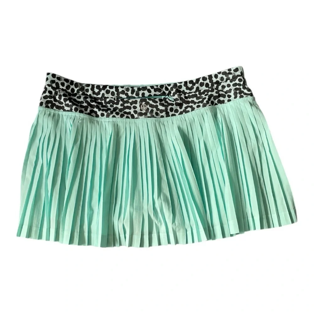 #073, Lululemon pleat to street skirt, size 10